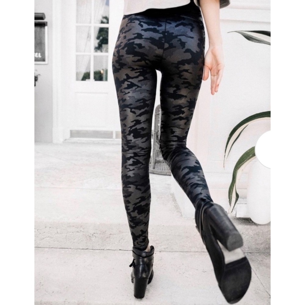 NWOT - Spanx Faux Leather Camo Leggings Matte Black - Size S